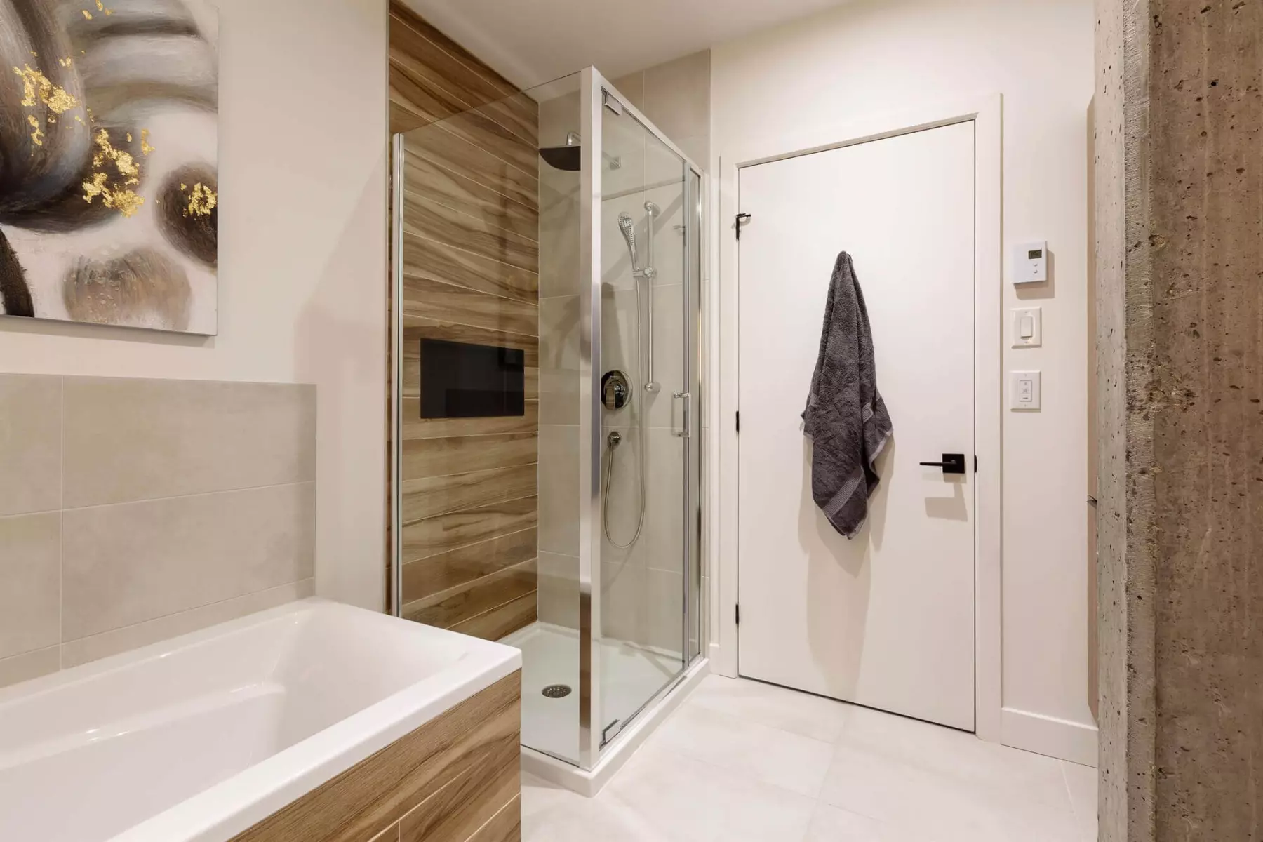 Penthouses sur deux étages - Salle de bain avec douche en verre / pommeau effet de pluie et bain podium
