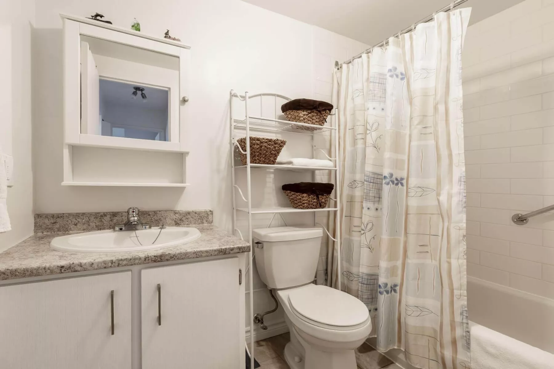 Appartement 4½ - Salle de bain avec bain-douche