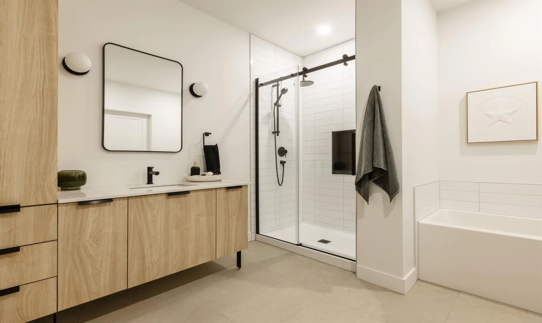 District GC - Phase A - Salle de bain de l'appartement modèle 4 1/2