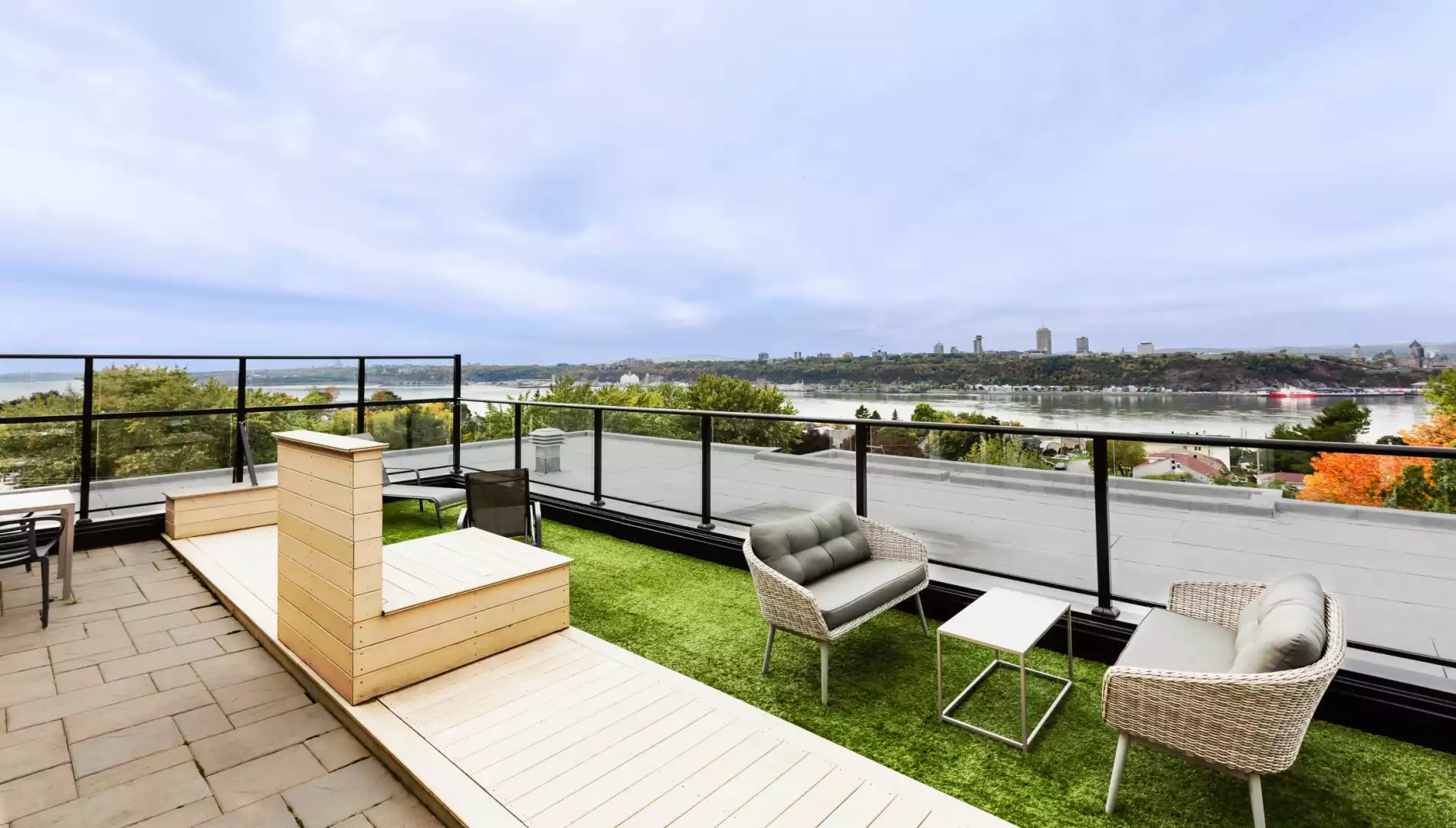Terrasse sur le toit Allée St-Georges