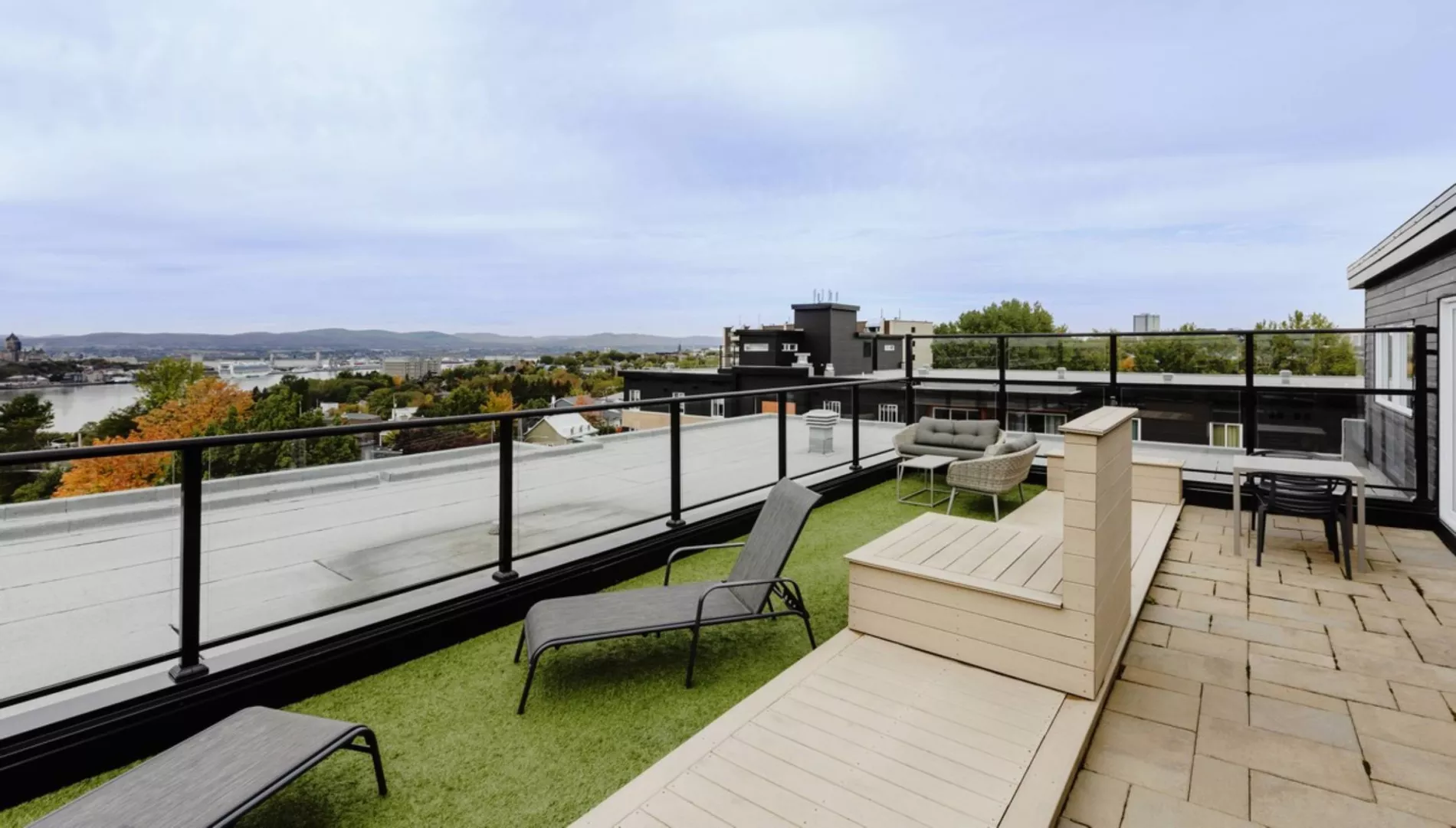 Terrasse sur le toit Allée St-Georges