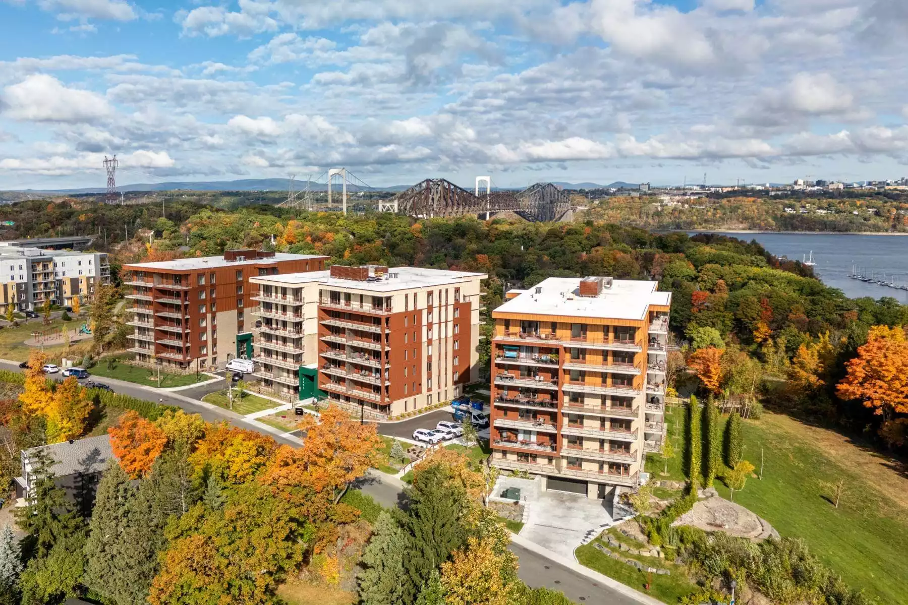 HÉLIOS – Vue extérieure : phases A, B et C (de droite à gauche)